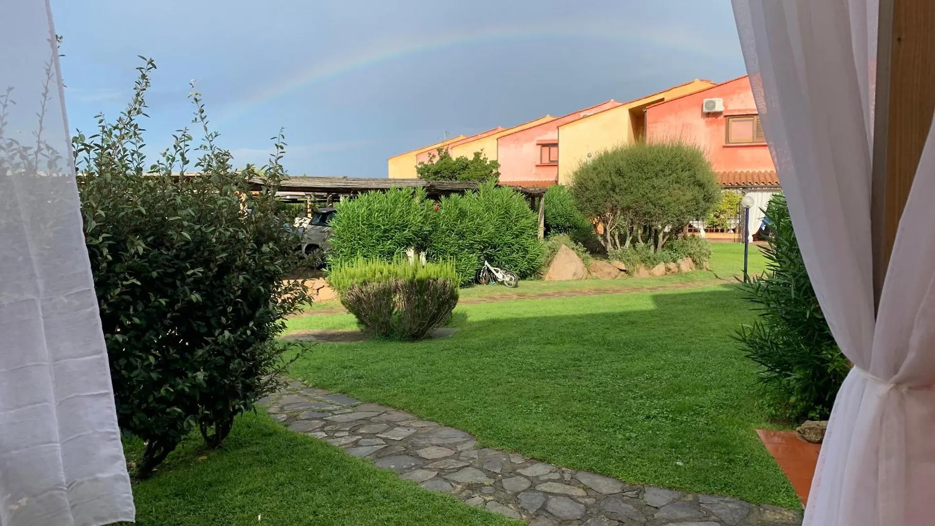 Casa Smeralda: Con Giardino E Vicino Al Mare Punta Molara Nyaraló